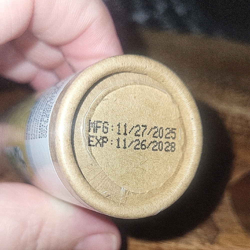 Chamomile Essential Oil - Natural Tan - Picture 3 of 5